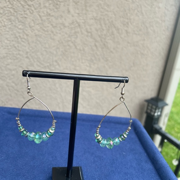 💜Sparkly green Beaded silver Hoop Earrings - Picture 2 of 2